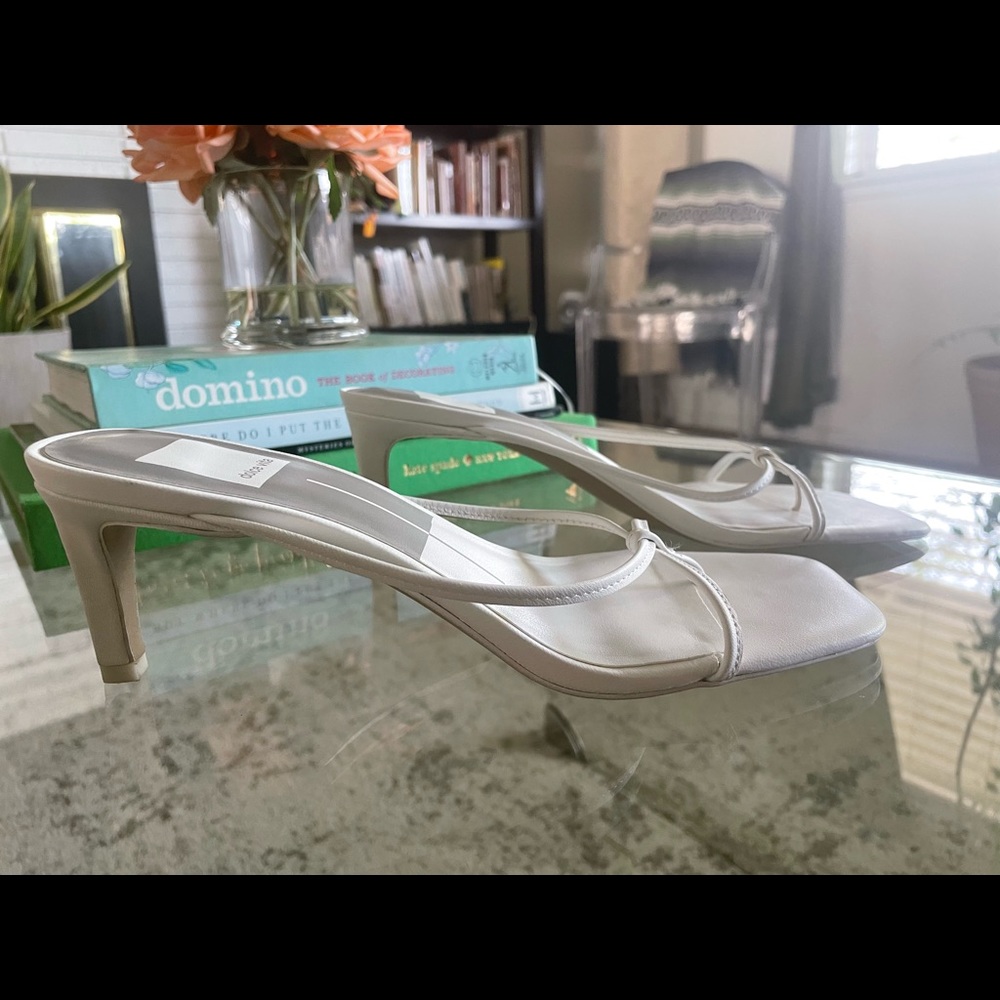 Dolce Vita Kayden sandals in white size 7